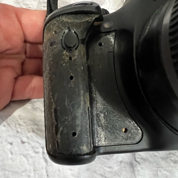 Canon EOS Digital Rebel T2i Digital w/18-55mm IS II Lens kit used camera - Picture 7 of 16